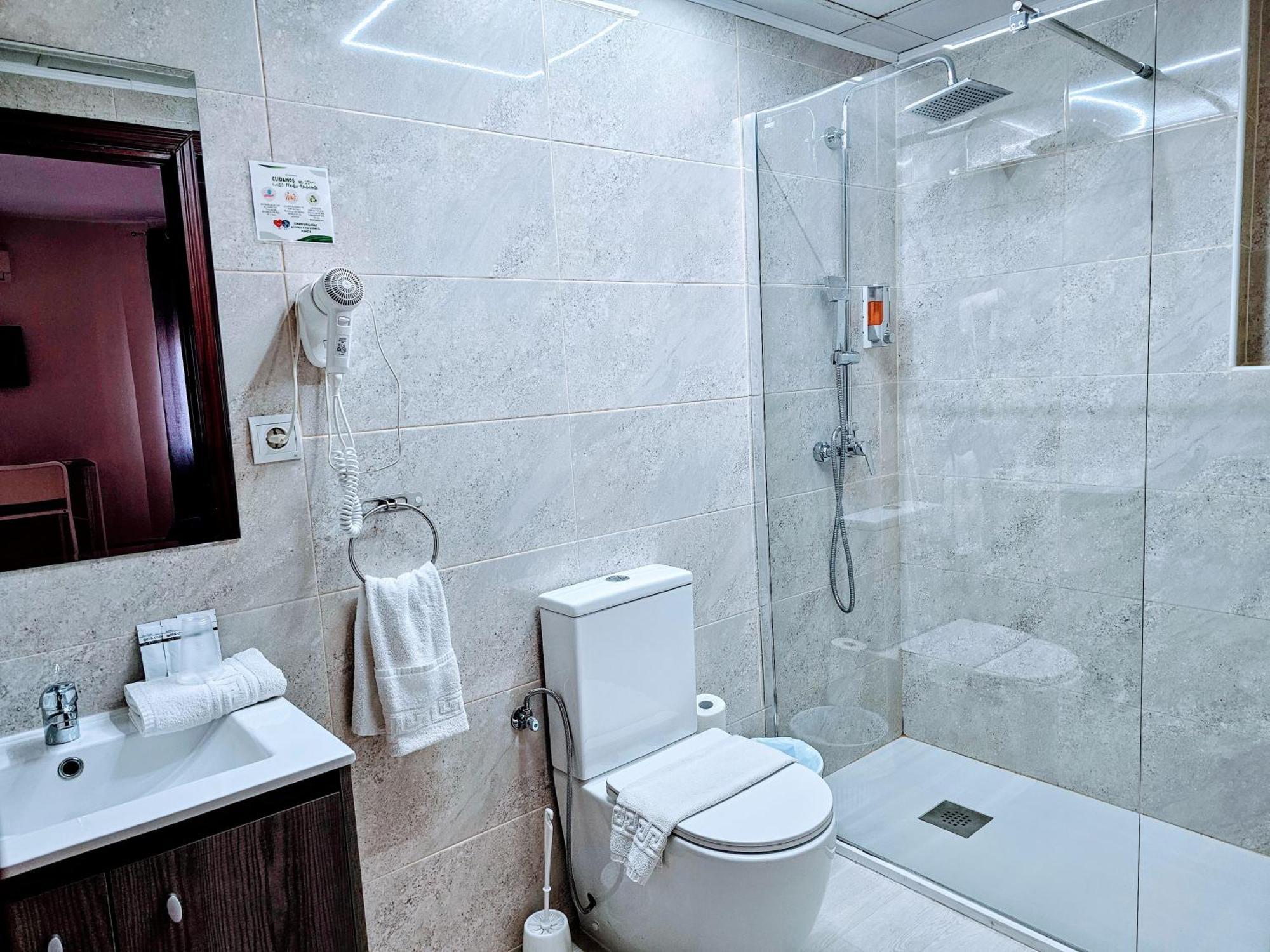 Hotel Velis Велес Экстерьер фото