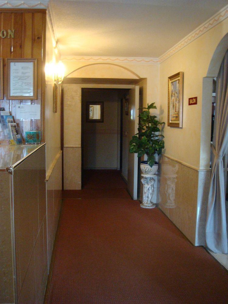 Hotel Velis Велес Экстерьер фото