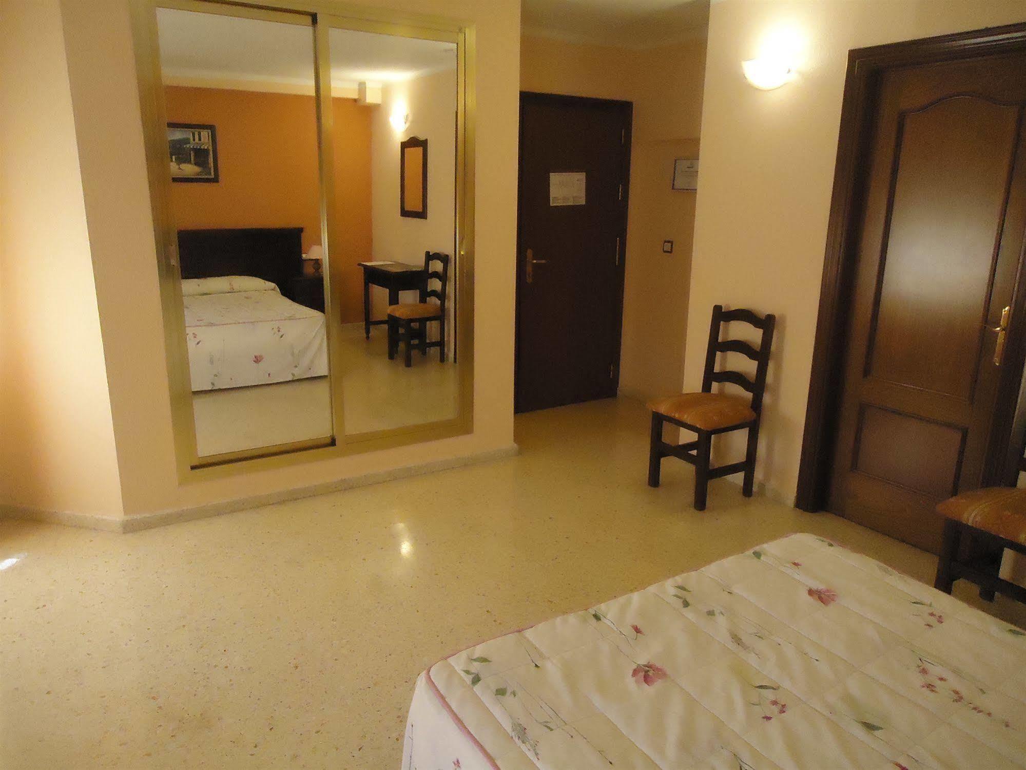 Hotel Velis Велес Экстерьер фото