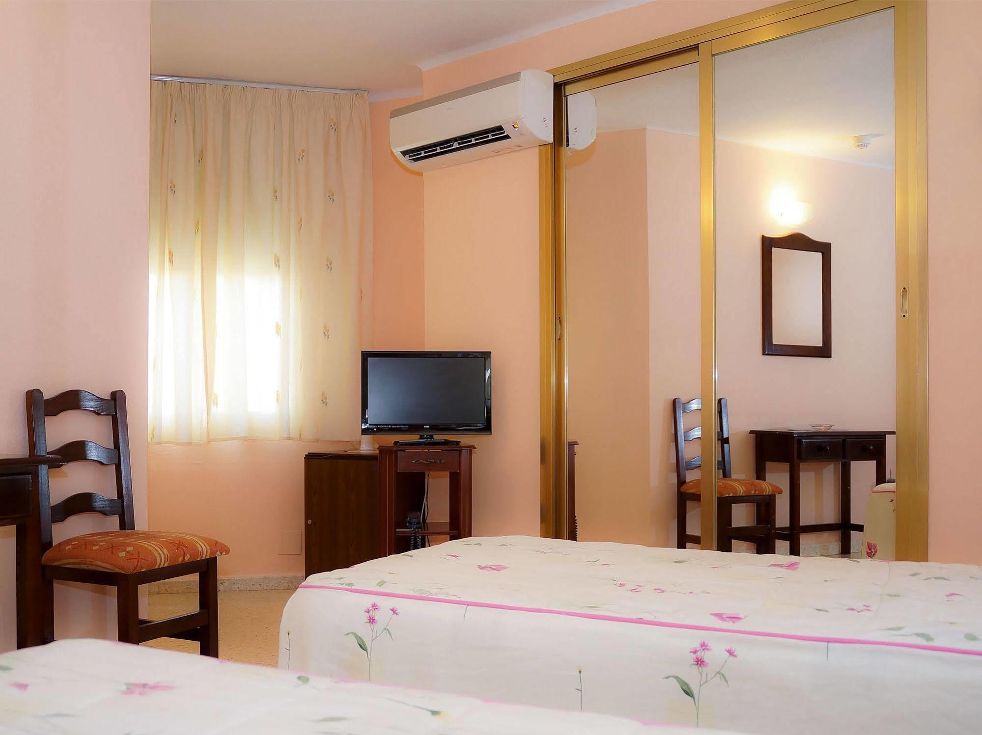 Hotel Velis Велес Экстерьер фото